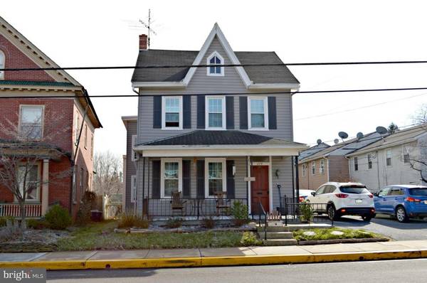 374 E MAIN ST, New Holland, PA 17557