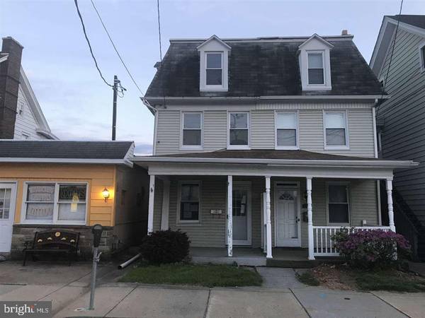 42 W MAIN ST, Dallastown, PA 17313