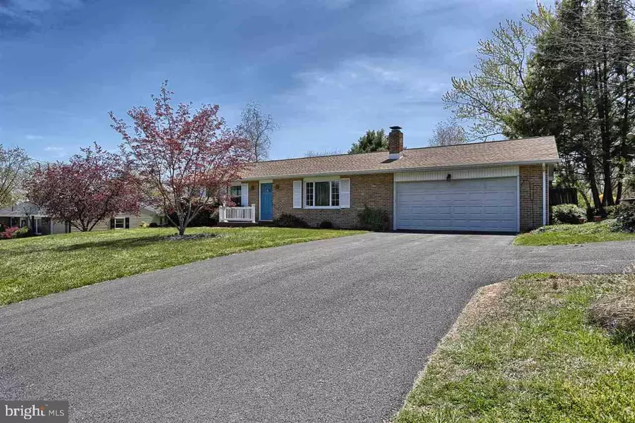 19 DEWALT DR, Mechanicsburg, PA 17050