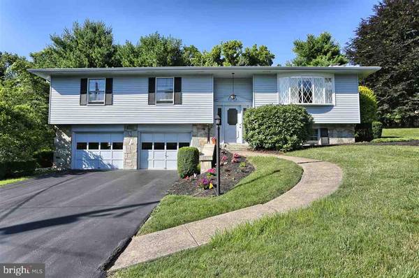 4313 WOODCREST LN, Camp Hill, PA 17011