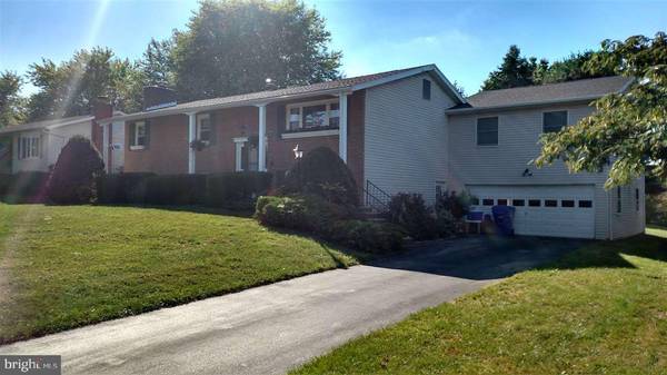 2211 CIRCLE RD, Carlisle, PA 17013