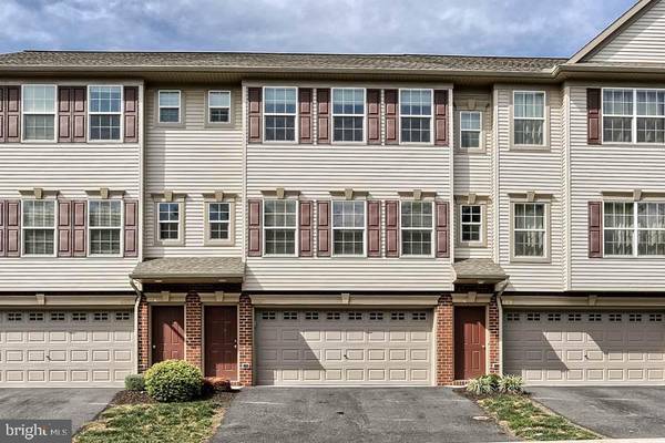 6325 CREEKBEND DR, Mechanicsburg, PA 17050