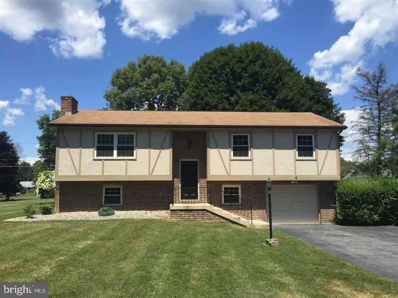 6 CLOVER LN, Mechanicsburg, PA 17050