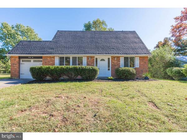 26 CORNWALL DR, Newark, DE 19711