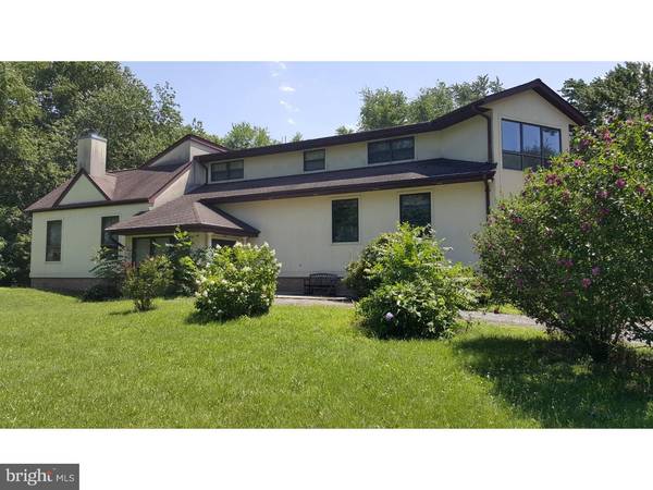 10 CIRCLE DR, Robbinsville, NJ 08691