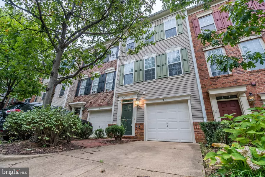 121 MARTIN LN, Alexandria, VA 22304