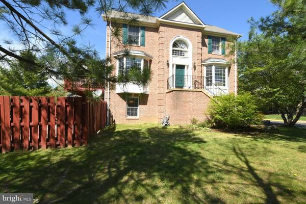 5832 CLAPHAM RD, Alexandria, VA 22315