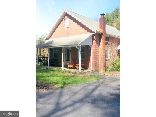 33 MOUNTAIN RD, Lenhartsville, PA 19534