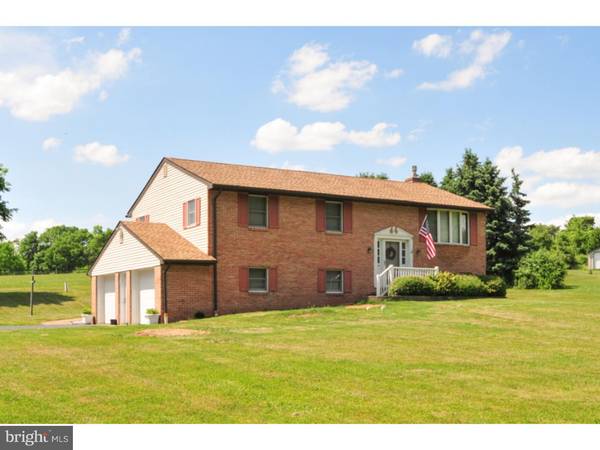 212 WINDING RD, Boyertown, PA 19512