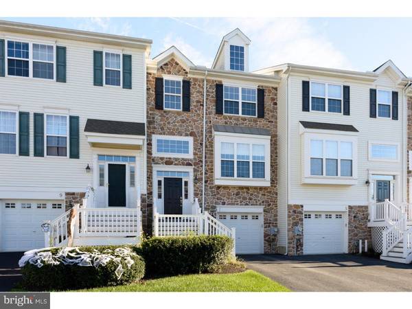 7 SHOREHAM DR, Coatesville, PA 19320