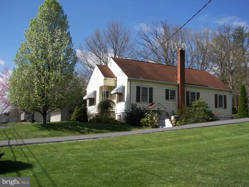 4738 VALLEY RD, Berkeley Springs, WV 25411