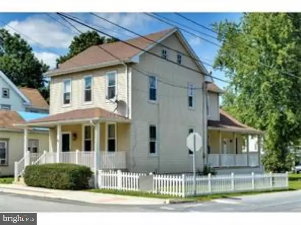 46 E MAIN ST, Elverson, PA 19520