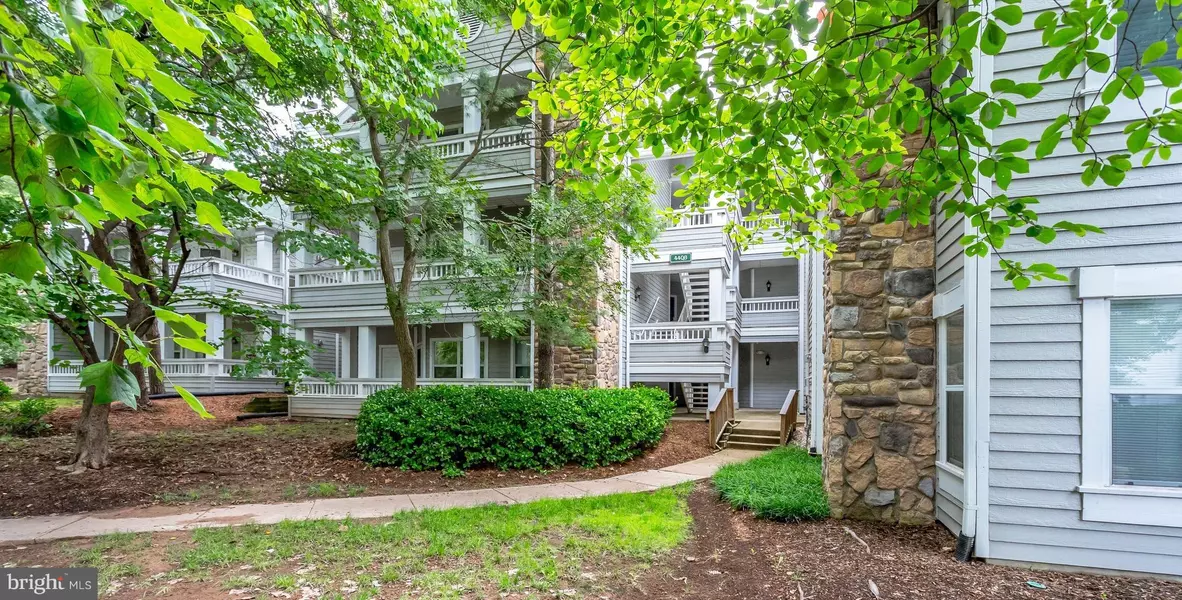 4408 HELMSFORD LN #204, Fairfax, VA 22033