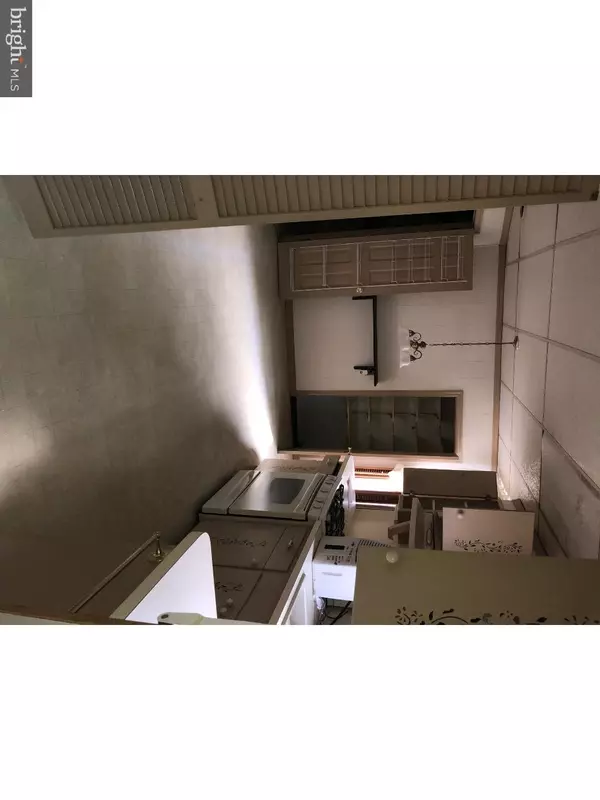 Elmer, NJ 08318,124 S MAIN ST