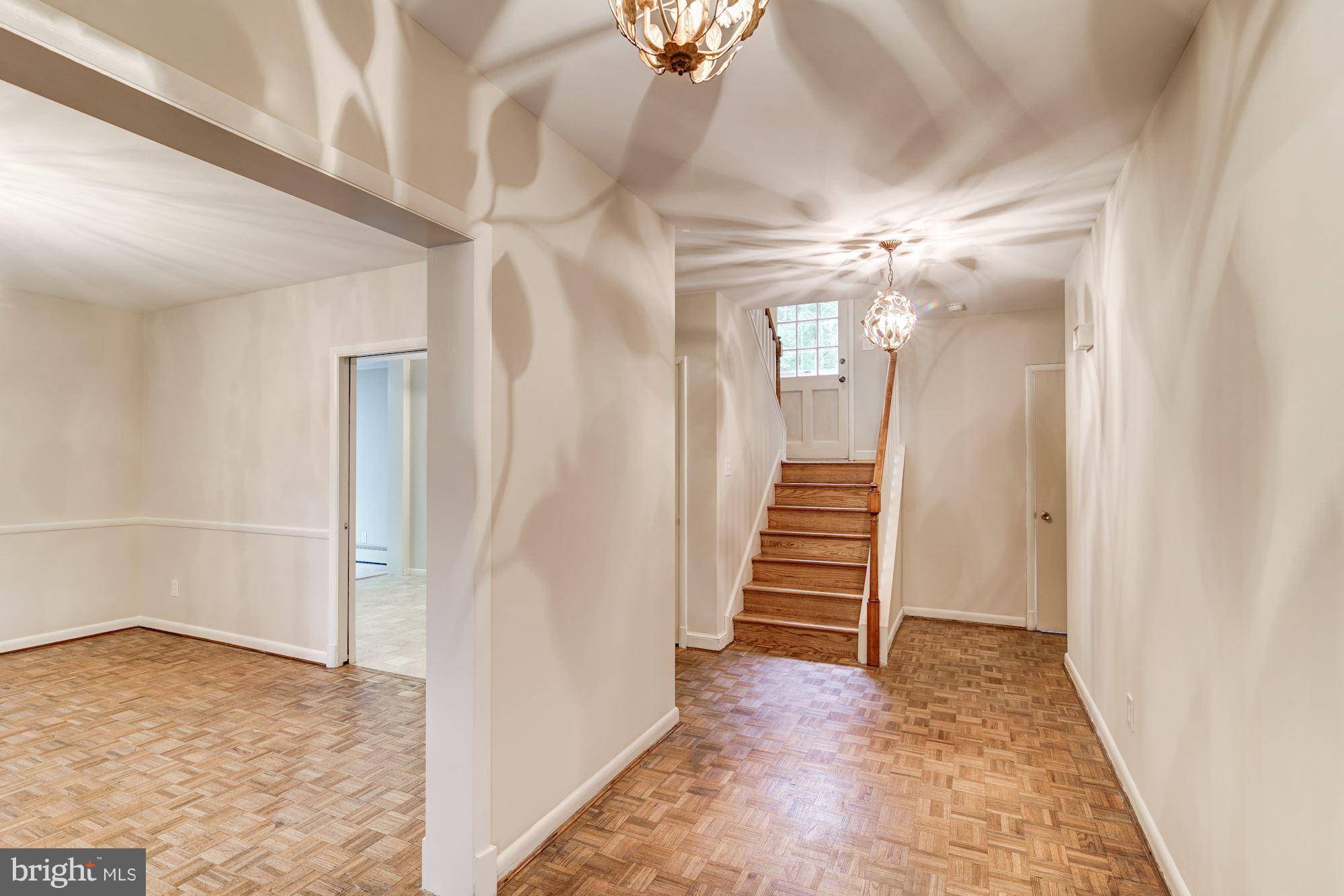 Mclean, VA 22101,1525 WOODACRE DR