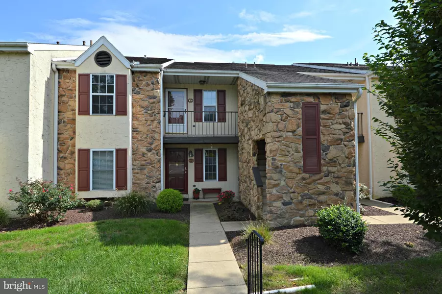 106 OAK KNOLL CIR, Millersville, PA 17551