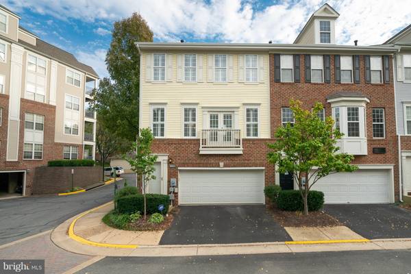 8043 GENEA WAY #8, Falls Church, VA 22042