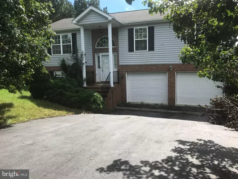 230 GROVE FARM LN, Martinsburg, WV 25404