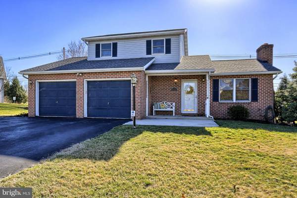 2 DOGWOOD CIR, Shippensburg, PA 17257