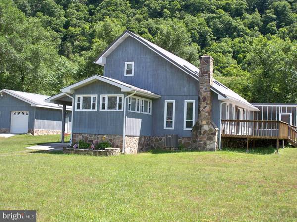 40 TROUT RUN LN, Cabins, WV 26855