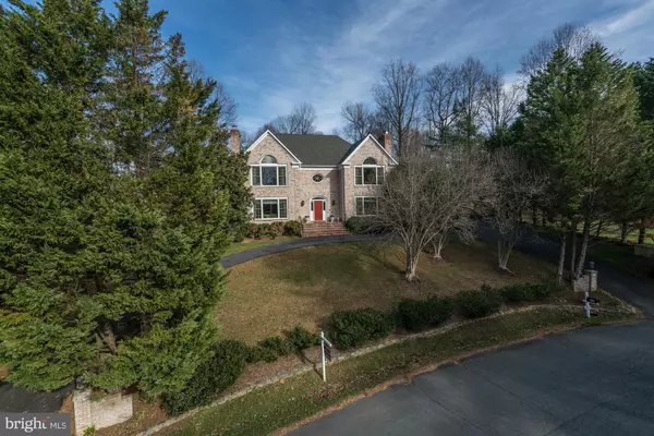 Mclean, VA 22102,8010 GREENWICH WOODS DR