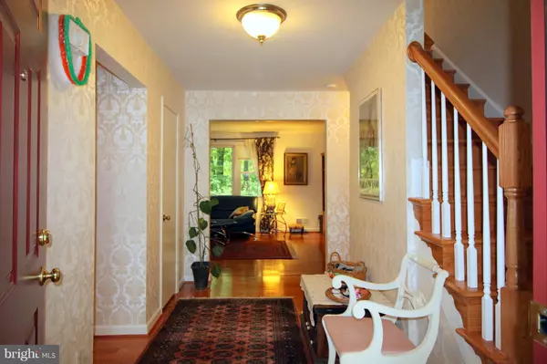 Reston, VA 20191,2420 BRAMBLEBUSH CT