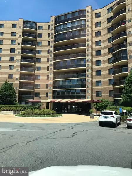 8380 GREENSBORO DR #111, Mclean, VA 22102