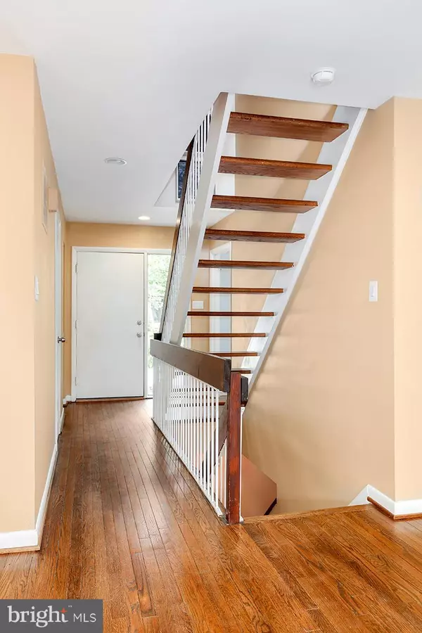 Reston, VA 20191,2044 GOLF COURSE DR