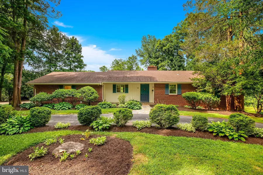 3188 HOLMES RUN RD, Falls Church, VA 22042