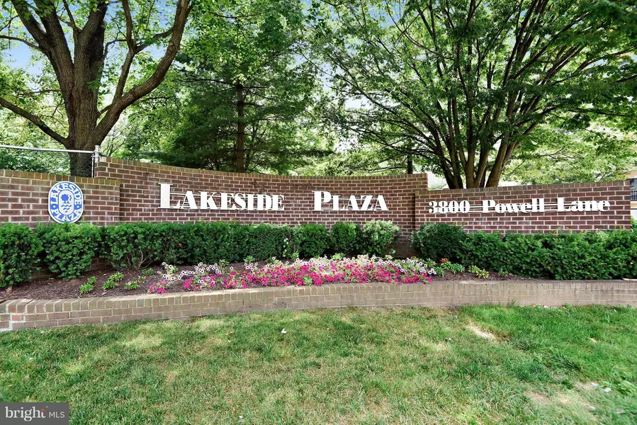 3800 POWELL LN #409, Falls Church, VA 22041