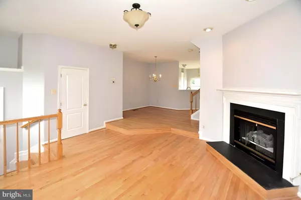 Reston, VA 20190,12019 EDGEMERE CIR