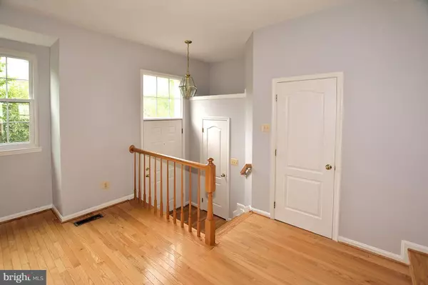 Reston, VA 20190,12019 EDGEMERE CIR