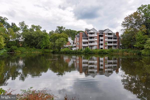 Falls Church, VA 22042,7592-I LAKESIDE VILLAGE DR #I