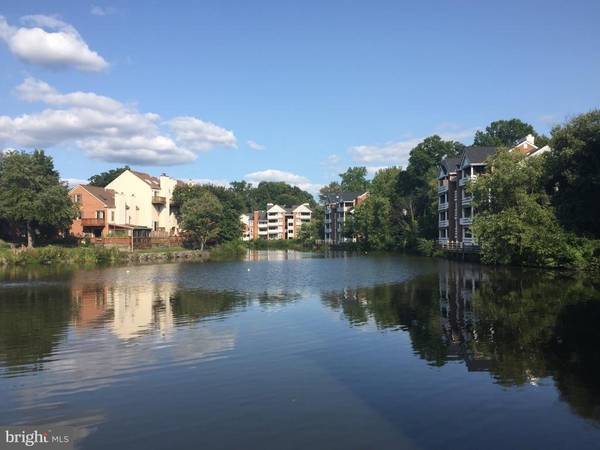 7592-I LAKESIDE VILLAGE DR #I, Falls Church, VA 22042