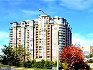 8220 CRESTWOOD HEIGHTS DR #404, Mclean, VA 22102