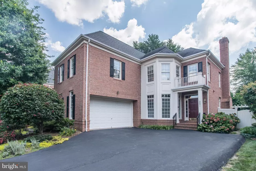 3851 FARRCROFT DR, Fairfax, VA 22030