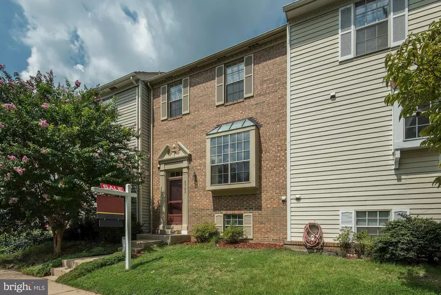 2702 SHERWOOD HALL LN, Alexandria, VA 22306