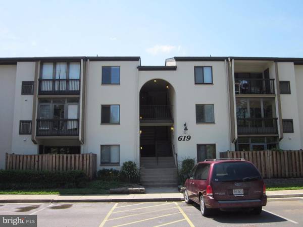 619 CENTER ST #104, Herndon, VA 20170