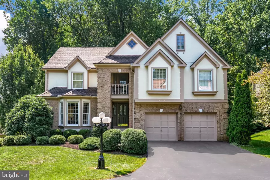 9429 WOODED GLEN AVE, Burke, VA 22015