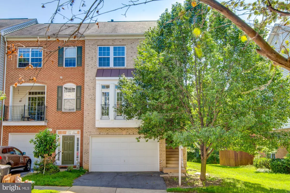 Alexandria, VA 22315,6933 ROLLING CREEK WAY