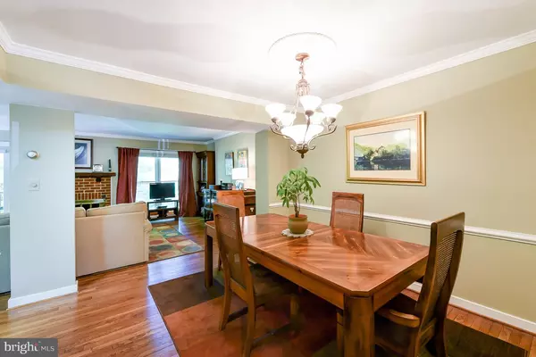 Reston, VA 20190,1612 APRICOT CT