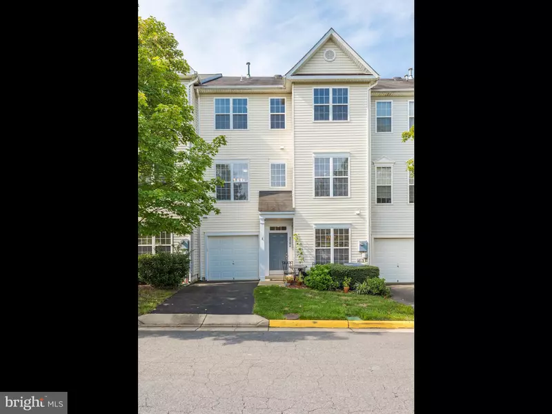 2504 LOGAN WOOD DR, Herndon, VA 20171