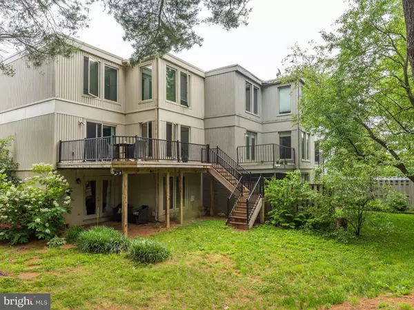 1802 SHORE CT, Reston, VA 20190
