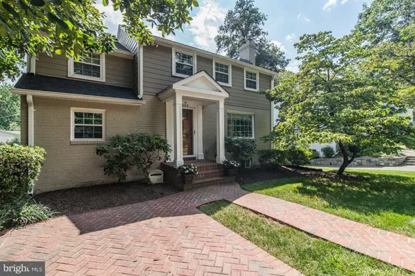 Alexandria, VA 22305,804 GRAND VIEW DR