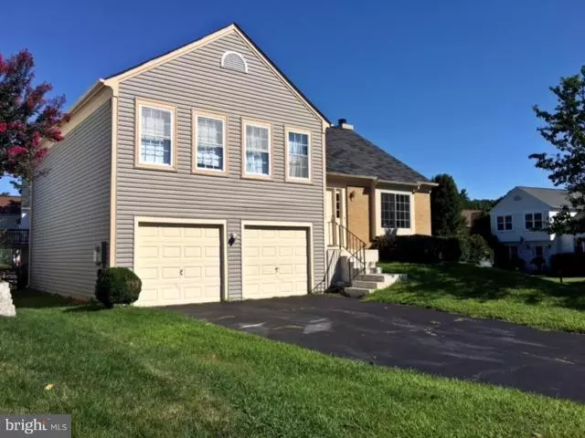 40 MCPHERSON CIR, Sterling, VA 20165