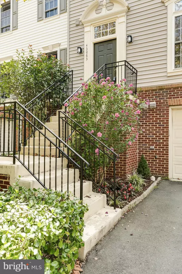 Chantilly, VA 20152,43063 GOLF VIEW DR