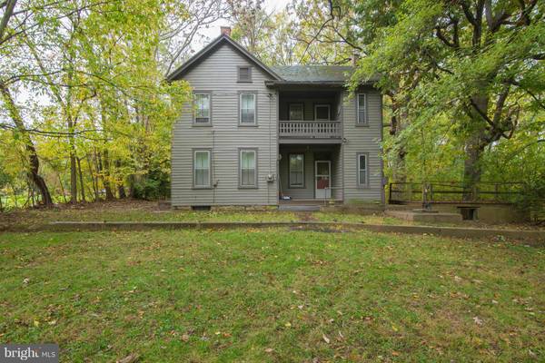 2417 VINEYARD RD, Falling Waters, WV 25419