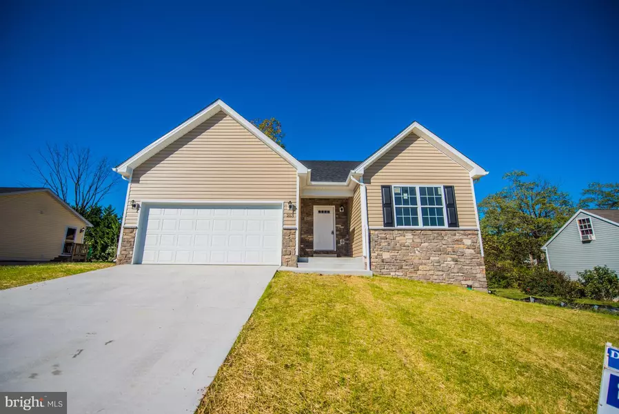 253 CORALBERRY DR, Martinsburg, WV 25401