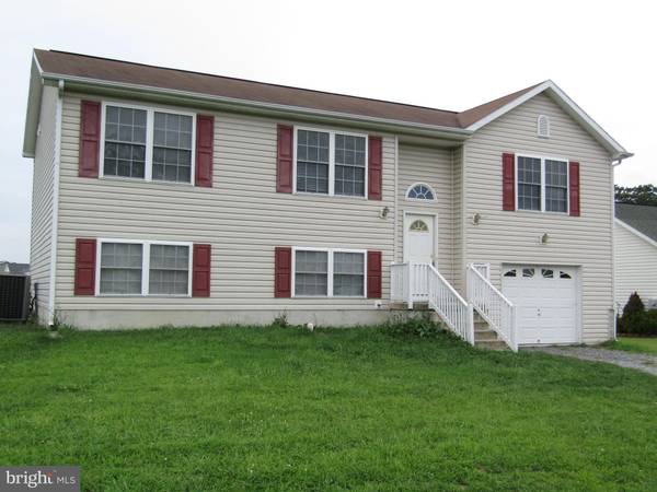 32 EMBASSY CT, Martinsburg, WV 25405