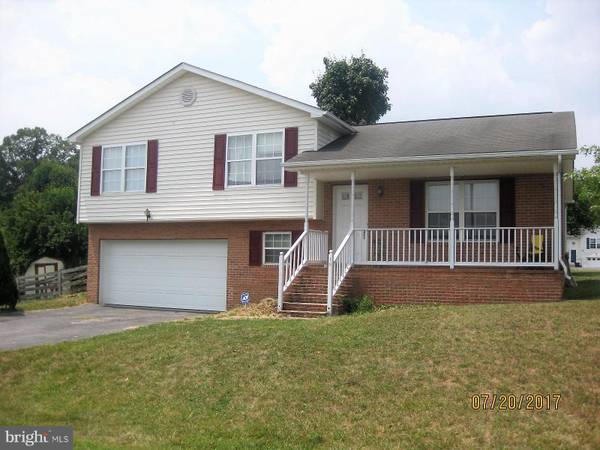 16 LADYSLIPPER CT, Martinsburg, WV 25404